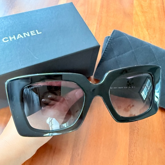 Authentic CHANEL Sunglasses with Pearl Detail - Picture 6 of 10